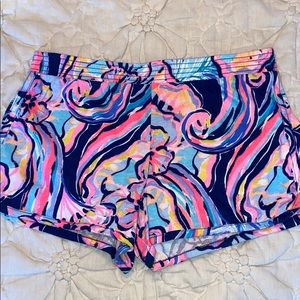 Like new girls size L(8-10) Lilly Pulitzer shorts